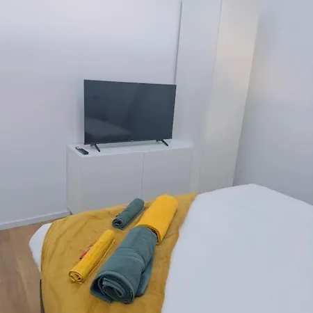 شقة Fuer 3 Personen/netflix/parking/wlan/stilvoll Pottmes