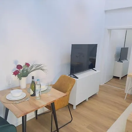 Fuer 3 Personen/netflix/parking/wlan/stilvoll Appartement *